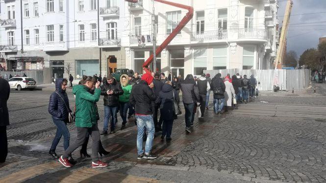 Мітинг у центрі міста: активісти перекрили Соборну (ОНЛАЙН), фото №7 на сайті 20minut.ua
