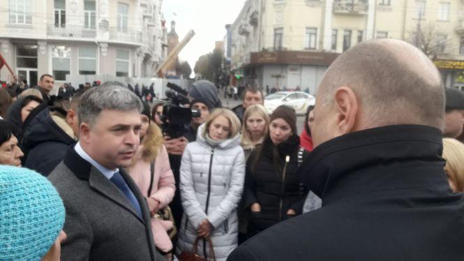 Мітинг у центрі міста: активісти перекрили Соборну (ОНЛАЙН), фото №14 на сайті 20minut.ua