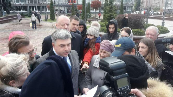 Мітинг у центрі міста: активісти перекрили Соборну (ОНЛАЙН), фото №6 на сайті 20minut.ua