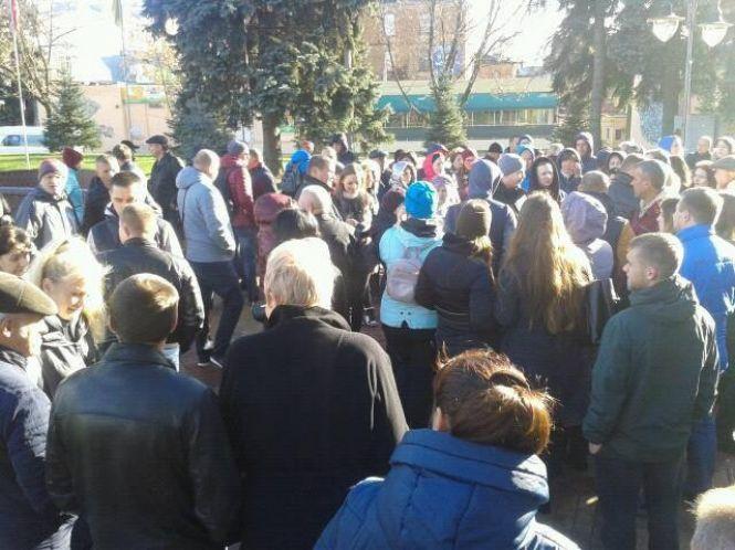Тарифний та проти автомийки: як люди зібрались на мітинги під міськрадою, фото №3 на сайті 20minut.ua