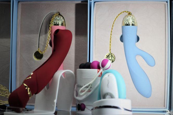 «Заможні чоловіки думають, що за гроші їм можна все»: розмова з працівницями секс-шопу, фото №7 на сайті 20minut.ua