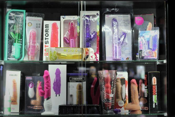 «Заможні чоловіки думають, що за гроші їм можна все»: розмова з працівницями секс-шопу, фото №18 на сайті 20minut.ua