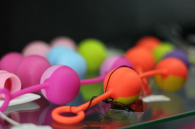 «Заможні чоловіки думають, що за гроші їм можна все»: розмова з працівницями секс-шопу, фото №8 на сайті 20minut.ua