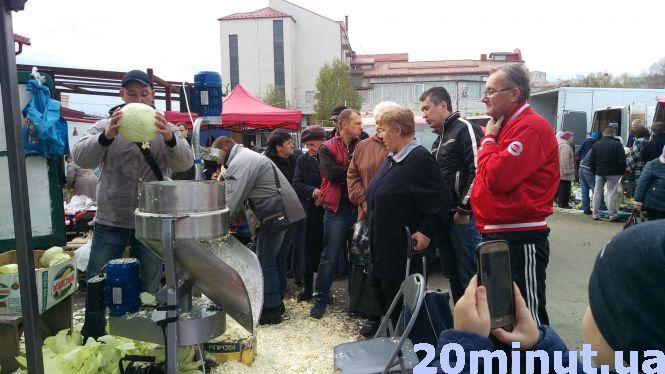 У Тернополі капустяний ажіотаж: за посіченою капустою черги, фото №2 на сайті 20minut.ua