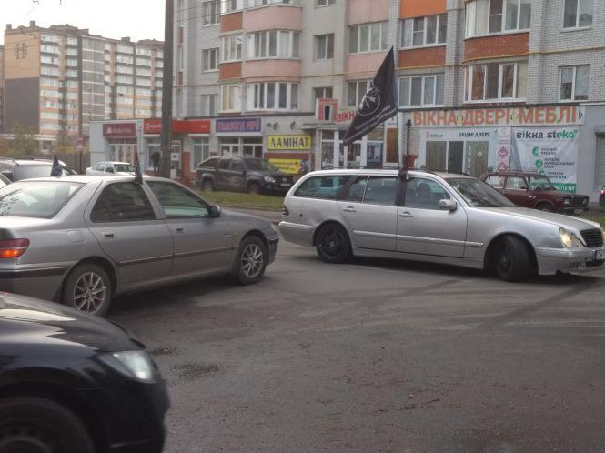 Новини Хмельницького - фото з Видовищно та під гучну музику вулицями Хмельницького проїхались автомобілісти Видовищно та під гучну музику вулицями Хмельницького проїхались автомобілісти, фото №11 на сайті vsim.ua