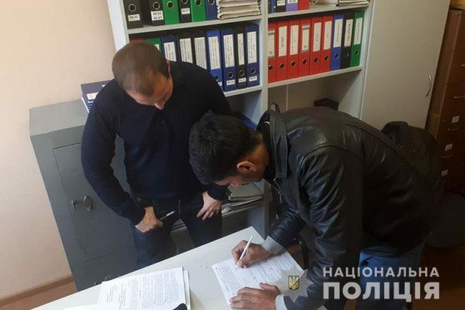 Новини Хмельницького - фото з "Приїхали на футбол": у Хмельницькому затримали чотирьох нелегалів "Приїхали на футбол": у Хмельницькому затримали чотирьох нелегалів, фото №1 на сайті vsim.ua