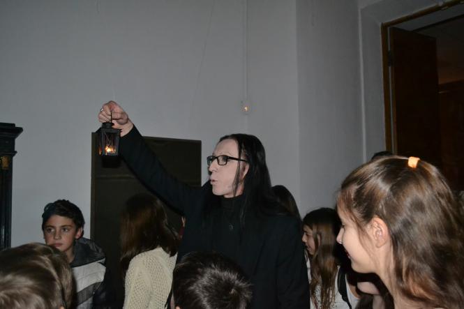 Новини Хмельницького - фото з Привиди, підземелля та Ленін у пеклі: у художньому музеї провели нічну екскурсію Привиди, підземелля та Ленін у пеклі: у художньому музеї провели нічну екскурсію, фото №9 на сайті vsim.ua