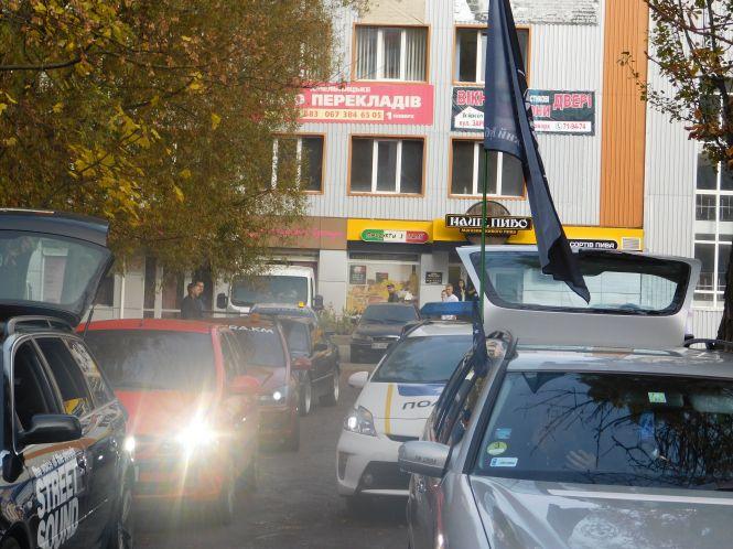 Новини Хмельницького - фото з Видовищно та під гучну музику вулицями Хмельницького проїхались автомобілісти Видовищно та під гучну музику вулицями Хмельницького проїхались автомобілісти, фото №8 на сайті vsim.ua