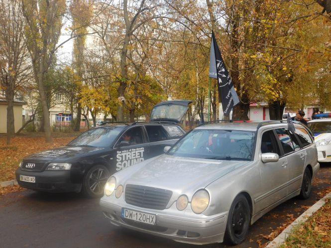 Новини Хмельницького - фото з Видовищно та під гучну музику вулицями Хмельницького проїхались автомобілісти Видовищно та під гучну музику вулицями Хмельницького проїхались автомобілісти, фото №9 на сайті vsim.ua