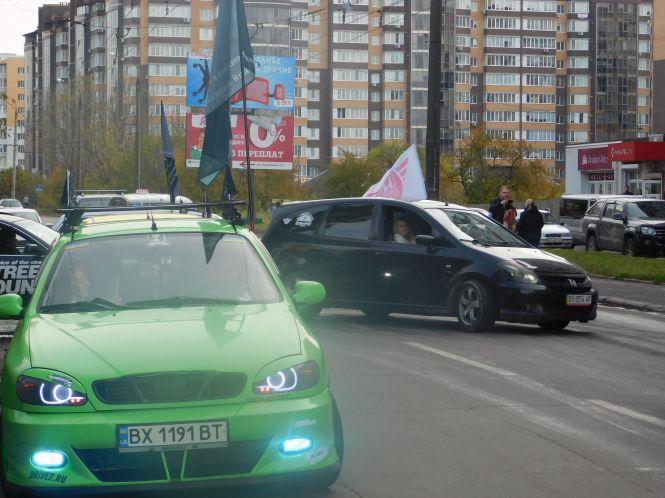 Новини Хмельницького - фото з Видовищно та під гучну музику вулицями Хмельницького проїхались автомобілісти Видовищно та під гучну музику вулицями Хмельницького проїхались автомобілісти, фото №10 на сайті vsim.ua