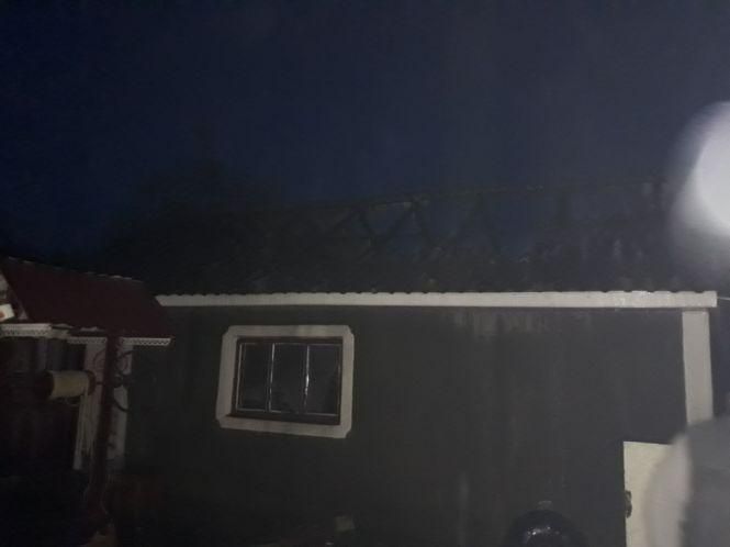 У Ярмолинцях згорів гараж з автомобілем всередині, фото №1 на сайті vsim.ua