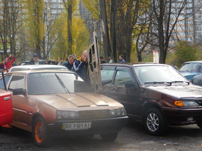 Новини Хмельницького - фото з Видовищно та під гучну музику вулицями Хмельницького проїхались автомобілісти Видовищно та під гучну музику вулицями Хмельницького проїхались автомобілісти, фото №6 на сайті vsim.ua