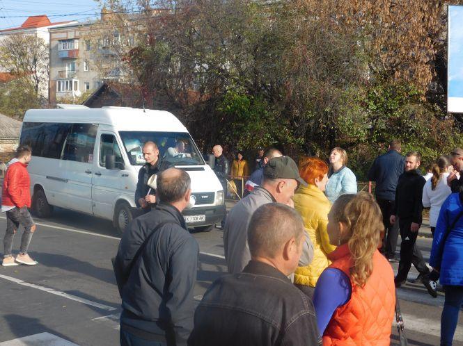 Кам’янецька потонула в заторах: хмельничани перекрили дорогу через забудовника, фото №3 на сайті vsim.ua