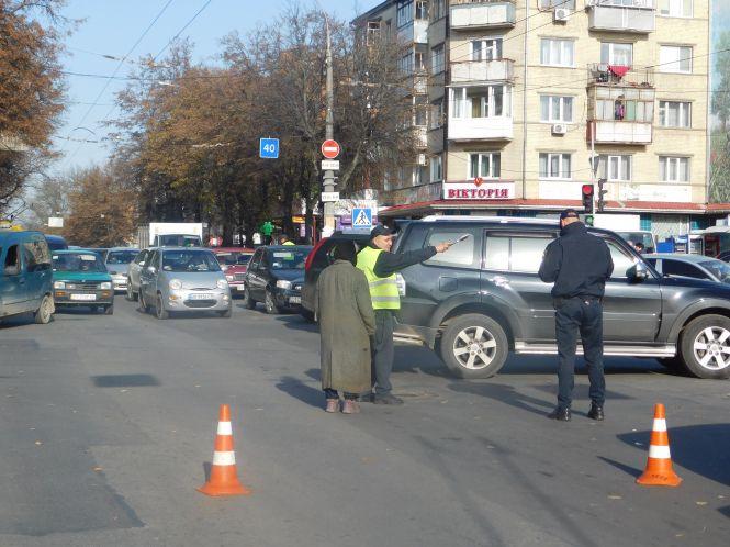 Кам’янецька потонула в заторах: хмельничани перекрили дорогу через забудовника, фото №1 на сайті vsim.ua
