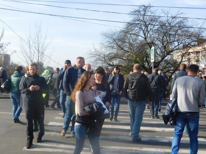 Кам’янецька потонула в заторах: хмельничани перекрили дорогу через забудовника, фото №2 на сайті vsim.ua