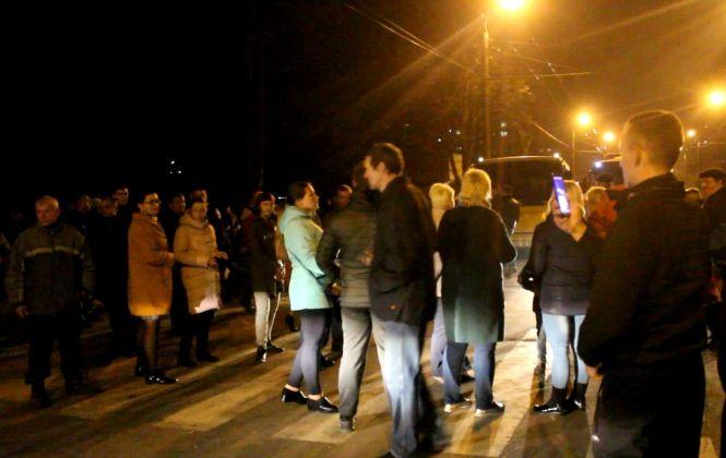 Новини Вінниці - фото з «Ми залежимо від світла». Чому городяни на ГПЗ перекривали дорогу «Ми залежимо від світла». Чому городяни на ГПЗ перекривали дорогу, фото №3 на сайті 20minut.ua