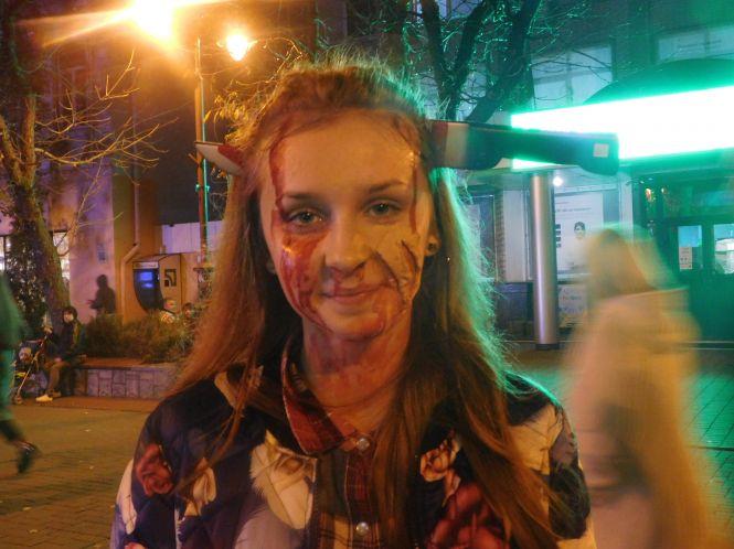 Новини Хмельницького - фото з З розмальованими обличчями та ножицями в голові: центр Хмельницького заполонила “Хелловінська нечисть” З розмальованими обличчями та ножицями в голові: центр Хмельницького заполонила “Хелловінська нечисть”, фото №7 на сайті vsim.ua