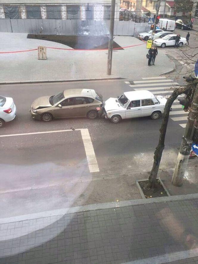 Потрійна ДТП біля “Кварталу”: є постраждалі (ВІДЕО), фото №2 на сайті vsim.ua