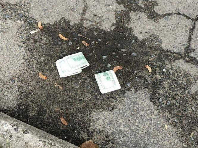 По 500 доларів кожному. У Хмельницькому на хабарі затримали одразу двох посадовців, фото №2 на сайті vsim.ua