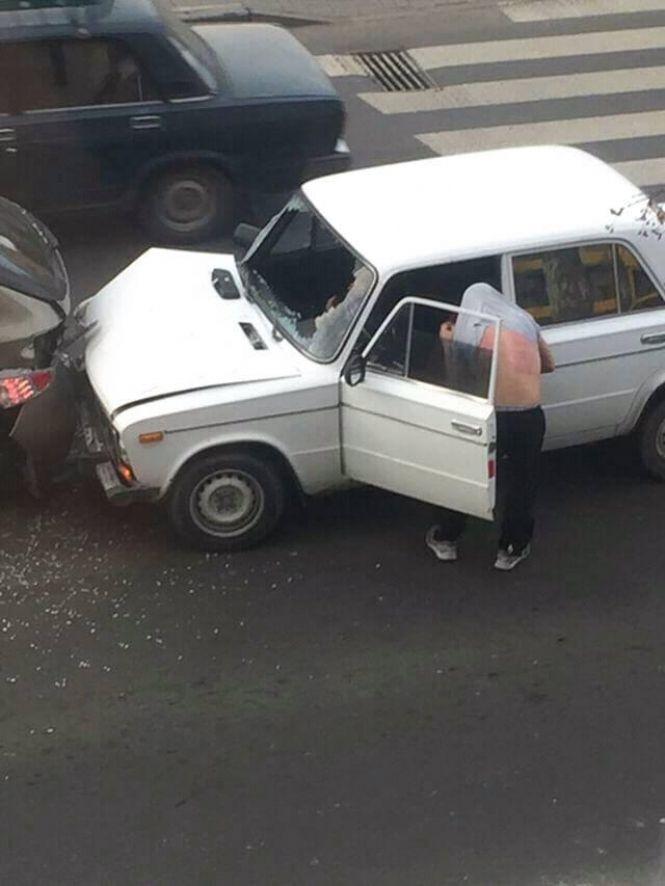 Потрійна ДТП біля “Кварталу”: є постраждалі (ВІДЕО), фото №3 на сайті vsim.ua