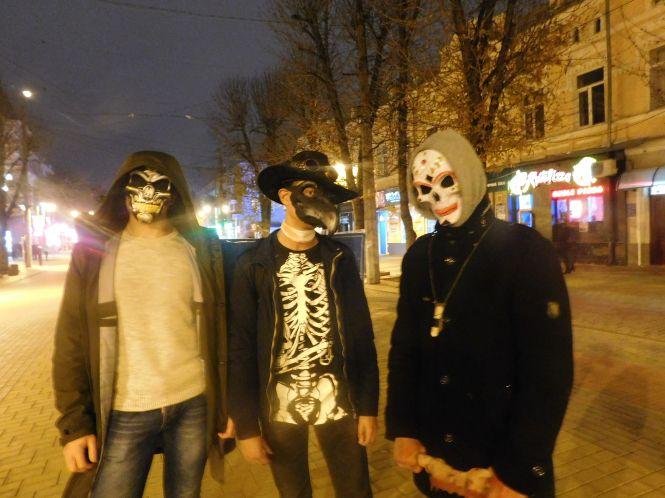 Новини Хмельницького - фото з З розмальованими обличчями та ножицями в голові: центр Хмельницького заполонила “Хелловінська нечисть” З розмальованими обличчями та ножицями в голові: центр Хмельницького заполонила “Хелловінська нечисть”, фото №5 на сайті vsim.ua
