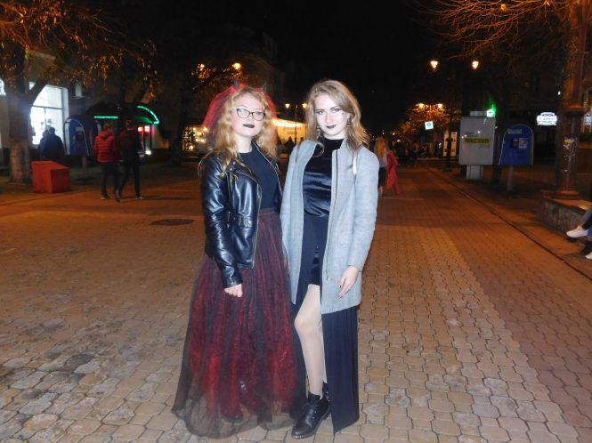 Новини Хмельницького - фото з З розмальованими обличчями та ножицями в голові: центр Хмельницького заполонила “Хелловінська нечисть” З розмальованими обличчями та ножицями в голові: центр Хмельницького заполонила “Хелловінська нечисть”, фото №8 на сайті vsim.ua