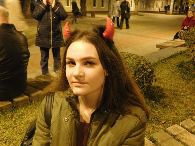 Новини Хмельницького - фото з З розмальованими обличчями та ножицями в голові: центр Хмельницького заполонила “Хелловінська нечисть” З розмальованими обличчями та ножицями в голові: центр Хмельницького заполонила “Хелловінська нечисть”, фото №4 на сайті vsim.ua