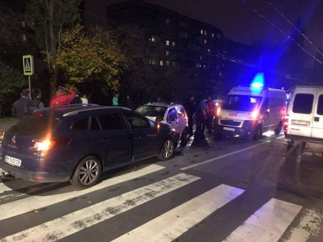 Новини Хмельницького - фото з Лобове зіткнення на Бандери: двоє людей у лікарні Лобове зіткнення на Бандери: двоє людей у лікарні, фото №1 на сайті vsim.ua