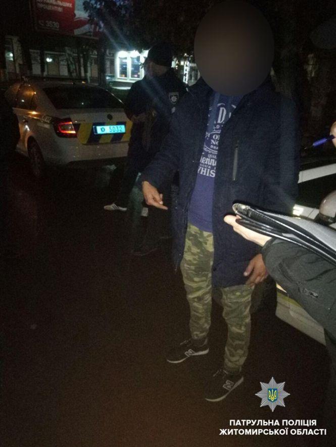 Новини Житомира - фото з Сьогодні уночі в обласному центрі патрульні виявили 2 громадян з ймовірно наркотичними речовинами Сьогодні уночі в обласному центрі патрульні виявили 2 громадян з ймовірно наркотичними речовинами, фото №1 на сайті 20minut.ua