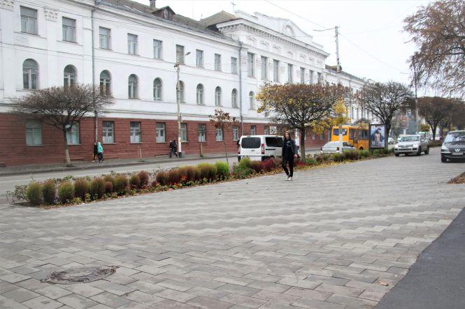 Новини Житомира - фото з У Житомирі продовжують реконструювати тротуари У Житомирі продовжують реконструювати тротуари, фото №1 на сайті 20minut.ua