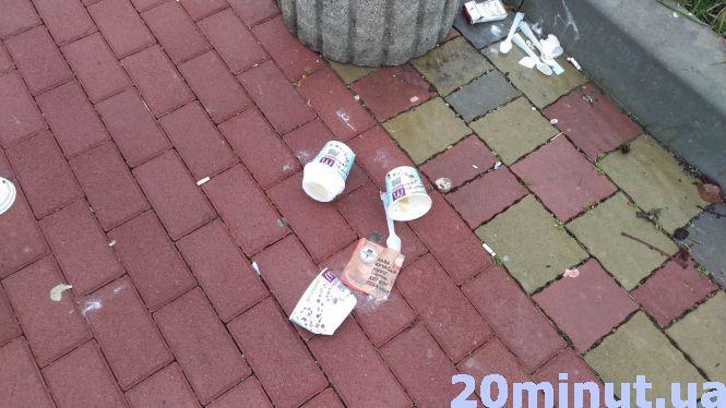 Новини Тернополя - фото з Фото дня: сміття з McDonald's по всьому місту Фото дня: сміття з McDonald's по всьому місту, фото №2 на сайті 20minut.ua