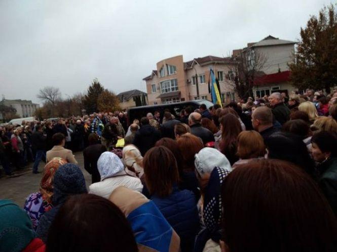 Новини Козятина - фото з Попрощались із загиблим на Донбасі воїном Віталієм Оніщуком Попрощались із загиблим на Донбасі воїном Віталієм Оніщуком, фото №1 на сайті 20minut.ua