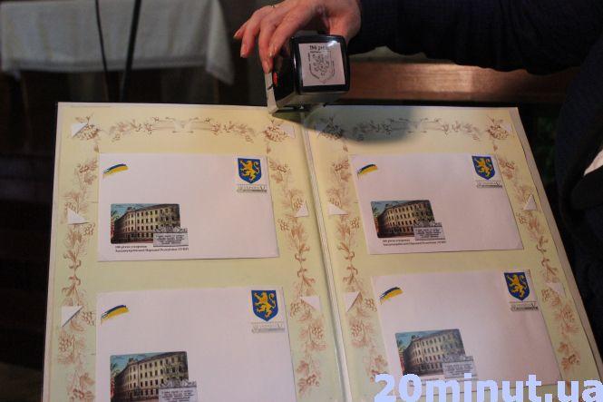 Новини Тернополя - фото з До 100-річчя ЗУНР у Тернополі відбулось спецпогашення марки До 100-річчя ЗУНР у Тернополі відбулось спецпогашення марки, фото №2 на сайті 20minut.ua
