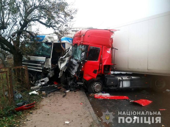 Новини Житомира - фото з "Москвич" на слизькій дорозі вилетів на зустрічку: рух по дорозі Житомир - Бердичів обмежено "Москвич" на слизькій дорозі вилетів на зустрічку: рух по дорозі Житомир - Бердичів обмежено, фото №1 на сайті 20minut.ua