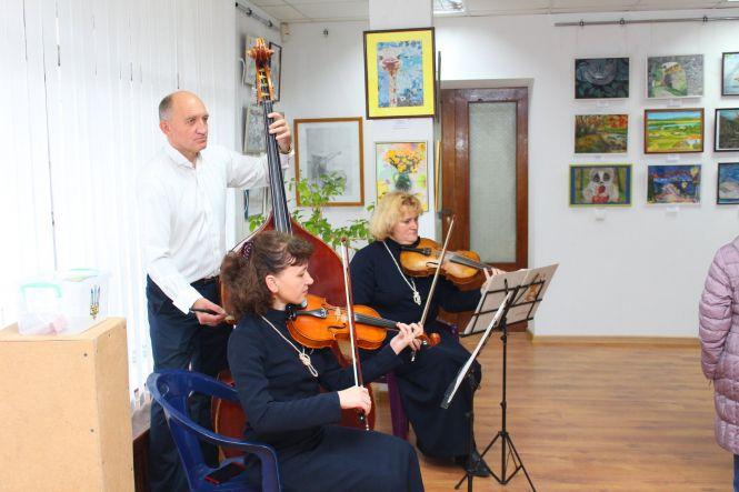 «Барвистий світ дитячої уяви», або як стартувала виставка дитячої творчості у Кам'янці (ФОТО), фото №1 на сайті 20minut.ua