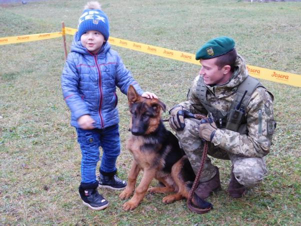 Новини Хмельницького - фото з В прикордонну академію приїхали сотні абітурієнтів: чим їх дивували В прикордонну академію приїхали сотні абітурієнтів: чим їх дивували, фото №8 на сайті vsim.ua