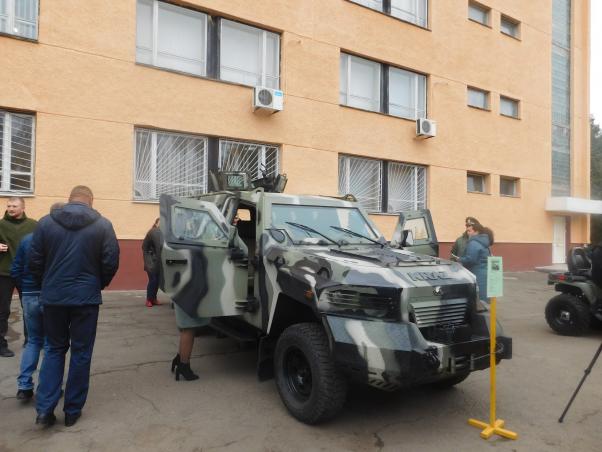Новини Хмельницького - фото з В прикордонну академію приїхали сотні абітурієнтів: чим їх дивували В прикордонну академію приїхали сотні абітурієнтів: чим їх дивували, фото №6 на сайті vsim.ua