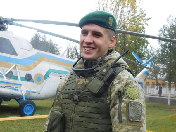 Новини Хмельницького - фото з В прикордонну академію приїхали сотні абітурієнтів: чим їх дивували В прикордонну академію приїхали сотні абітурієнтів: чим їх дивували, фото №4 на сайті vsim.ua