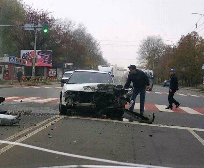 На проспекті в ДТП сильно пошкодились “Toyota” і “Volkswagen” (ФОТО), фото №3 на сайті vsim.ua