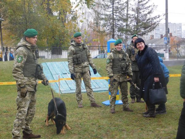 Новини Хмельницького - фото з В прикордонну академію приїхали сотні абітурієнтів: чим їх дивували В прикордонну академію приїхали сотні абітурієнтів: чим їх дивували, фото №10 на сайті vsim.ua