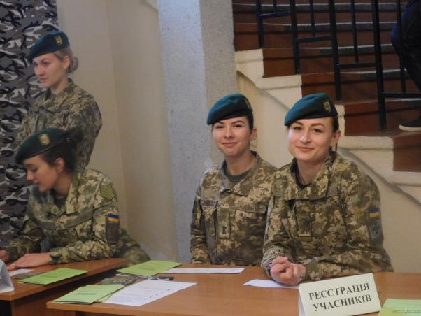 Новини Хмельницького - фото з В прикордонну академію приїхали сотні абітурієнтів: чим їх дивували В прикордонну академію приїхали сотні абітурієнтів: чим їх дивували, фото №12 на сайті vsim.ua