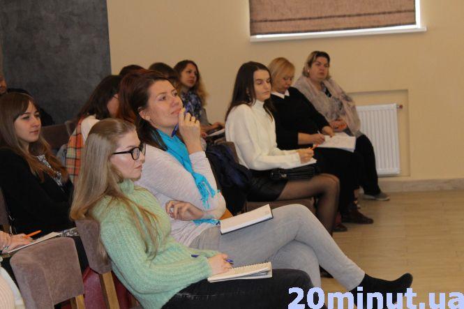 Новини Тернополя - фото з Як ефективно працювати з рекламою у соцмережах, розповів тернополянам відомий SMM-спеціаліст Як ефективно працювати з рекламою у соцмережах, розповів тернополянам відомий SMM-спеціаліст, фото №2 на сайті 20minut.ua