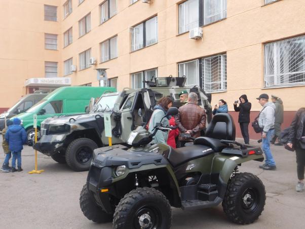 Новини Хмельницького - фото з В прикордонну академію приїхали сотні абітурієнтів: чим їх дивували В прикордонну академію приїхали сотні абітурієнтів: чим їх дивували, фото №5 на сайті vsim.ua