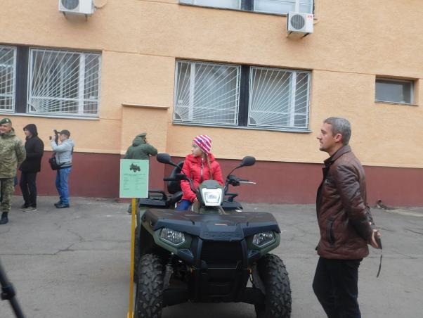 Новини Хмельницького - фото з В прикордонну академію приїхали сотні абітурієнтів: чим їх дивували В прикордонну академію приїхали сотні абітурієнтів: чим їх дивували, фото №7 на сайті vsim.ua