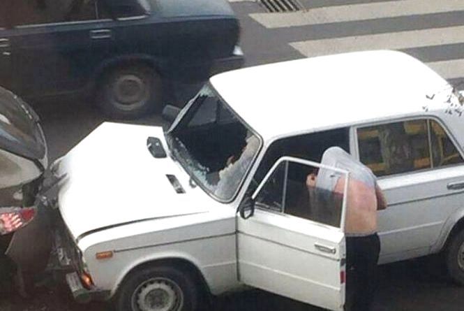 Аварія з автобусом і лобове зіткнення на Бандери: хроніка ДТП у Хмельницькому, фото №2 на сайті vsim.ua
