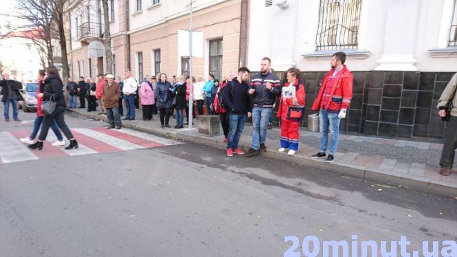 Новини Тернополя - фото з Бійка під міською радою (відео). Використали газ Бійка під міською радою (відео). Використали газ, фото №2 на сайті 20minut.ua