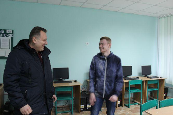 Новини Вінниці - фото з «Сам дзвонить, ще й пісень співатиме…» Розумний дзвінок виготовив учень з Вінниці «Сам дзвонить, ще й пісень співатиме…» Розумний дзвінок виготовив учень з Вінниці, фото №2 на сайті 20minut.ua