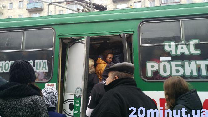 Новини Тернополя - фото з “Хто на Гоголя - підвезу”: як тернополяни обходяться без маршруток “Хто на Гоголя - підвезу”: як тернополяни обходяться без маршруток, фото №6 на сайті 20minut.ua