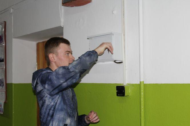 Новини Вінниці - фото з «Сам дзвонить, ще й пісень співатиме…» Розумний дзвінок виготовив учень з Вінниці «Сам дзвонить, ще й пісень співатиме…» Розумний дзвінок виготовив учень з Вінниці, фото №3 на сайті 20minut.ua