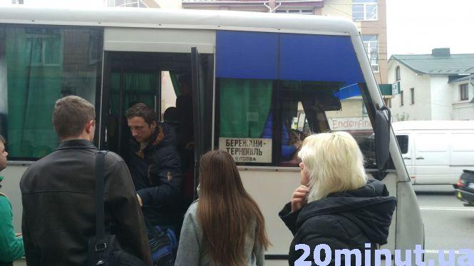 Новини Тернополя - фото з “Хто на Гоголя - підвезу”: як тернополяни обходяться без маршруток “Хто на Гоголя - підвезу”: як тернополяни обходяться без маршруток, фото №4 на сайті 20minut.ua